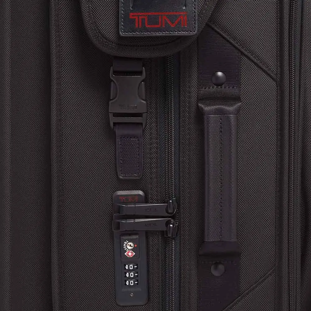 tumi_117152_black_5.webp